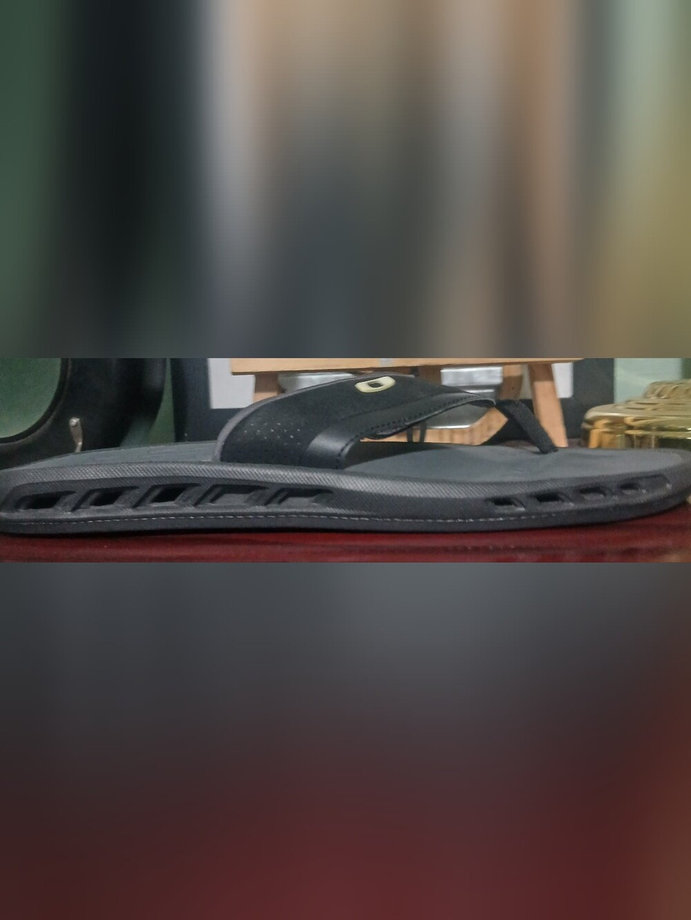 LIKE NEW Oakley Hydrofree Flip Flops